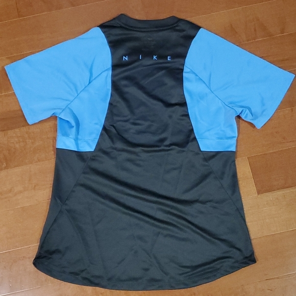 Nike women's dri fit shirt medium - Picture 2 of 2